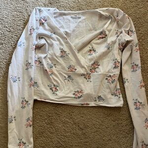 Hollister v-neck Long sleeve floral faux wrap medium